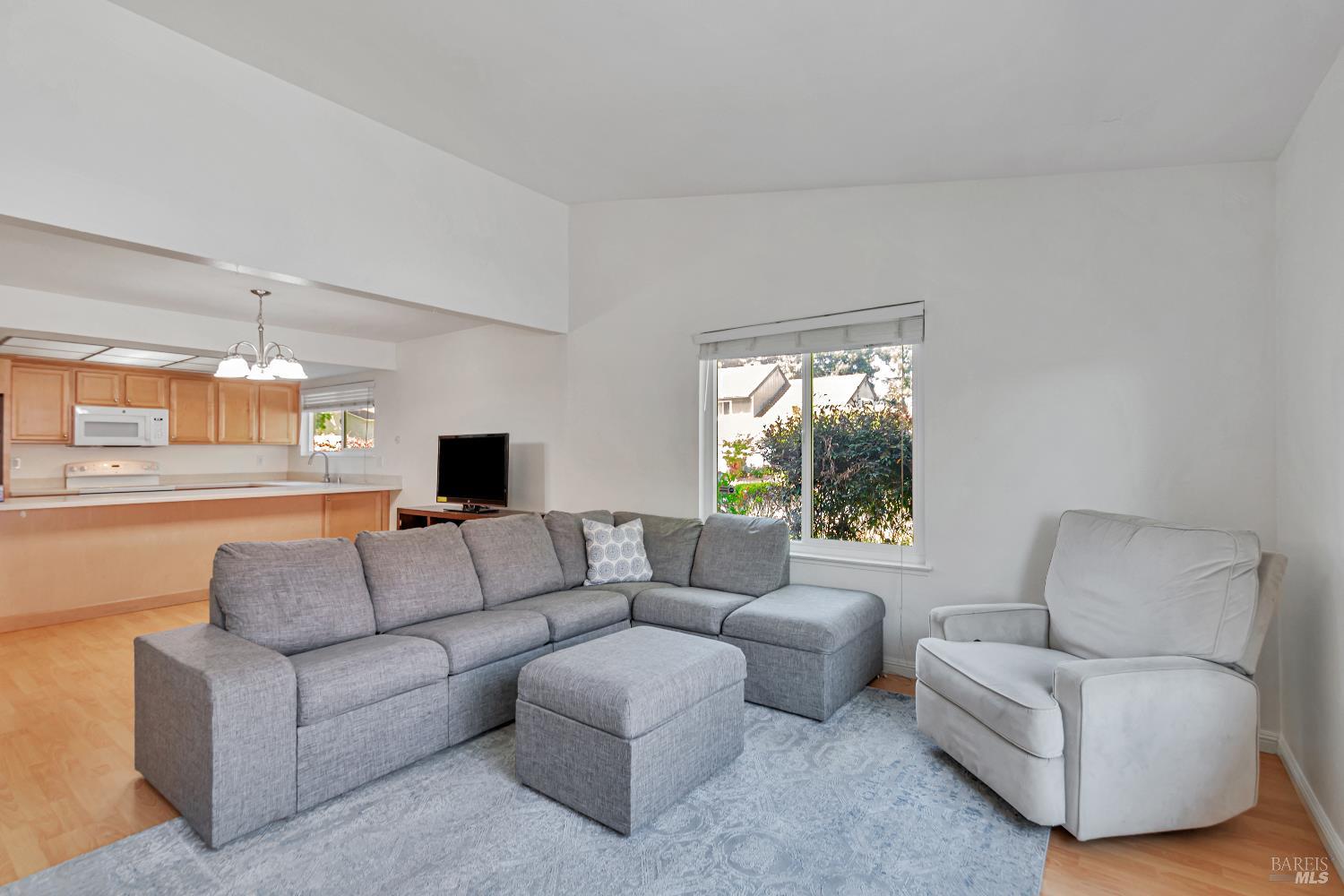 Detail Gallery Image 8 of 30 For 5016 Country Club Dr, Rohnert Park,  CA 94928 - 2 Beds | 1/1 Baths