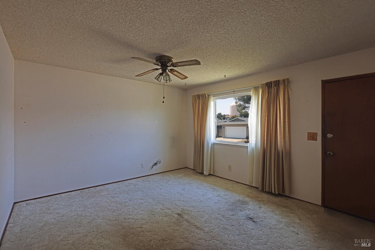 Detail Gallery Image 3 of 17 For 235 Trinity Ct, Rio Vista,  CA 94571 - 3 Beds | 1/1 Baths
