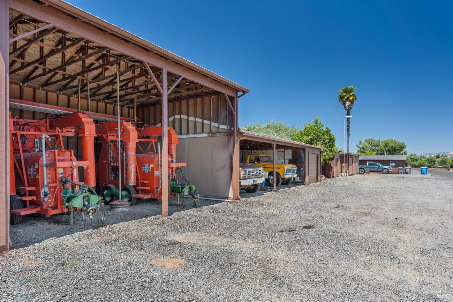 Detail Gallery Image 18 of 37 For 1558 Magnolia Dr, Healdsburg,  CA 95448 - 3 Beds | 2/1 Baths