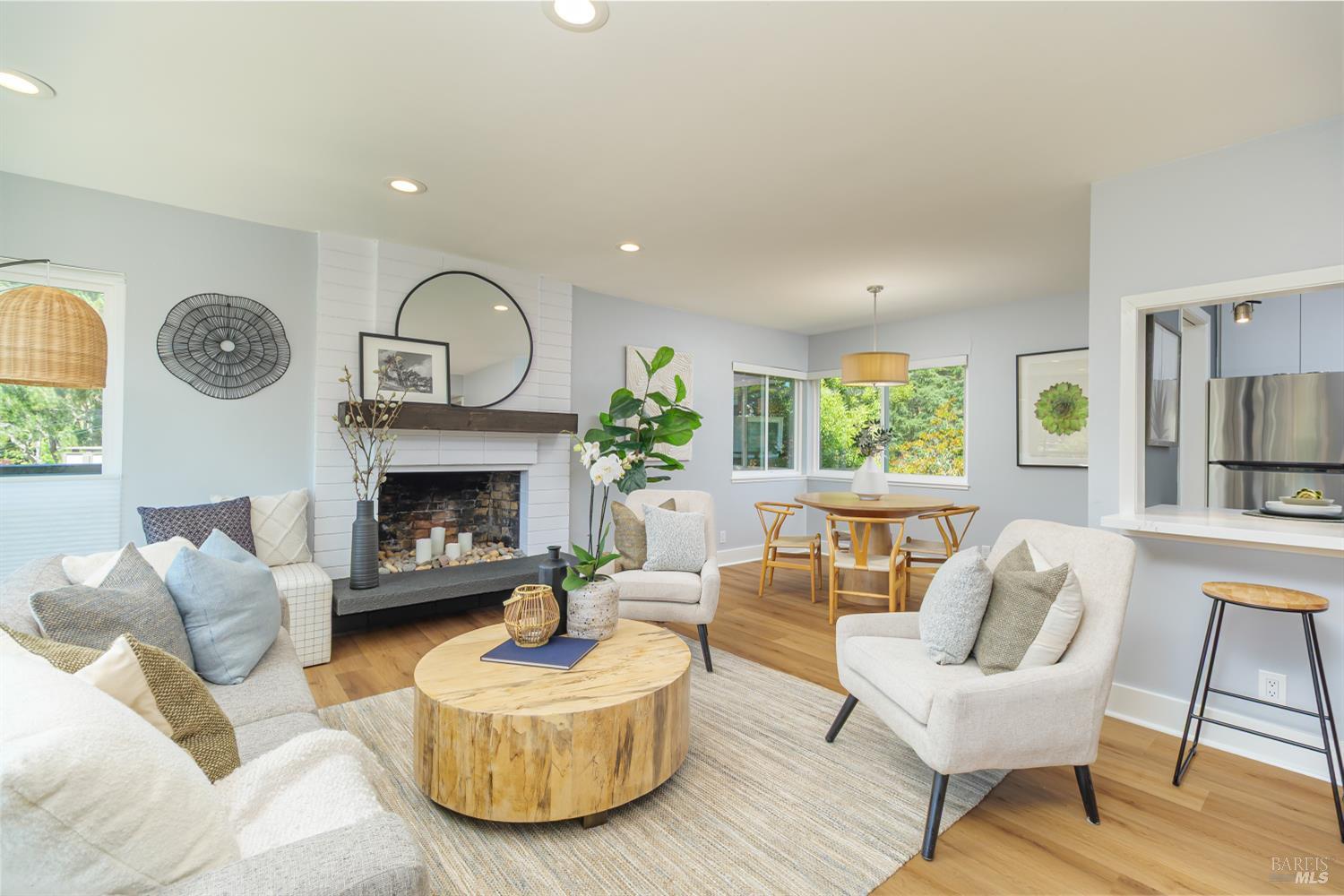 Detail Gallery Image 3 of 38 For 22 Redwood Ave, Corte Madera,  CA 94925 - 3 Beds | 2 Baths