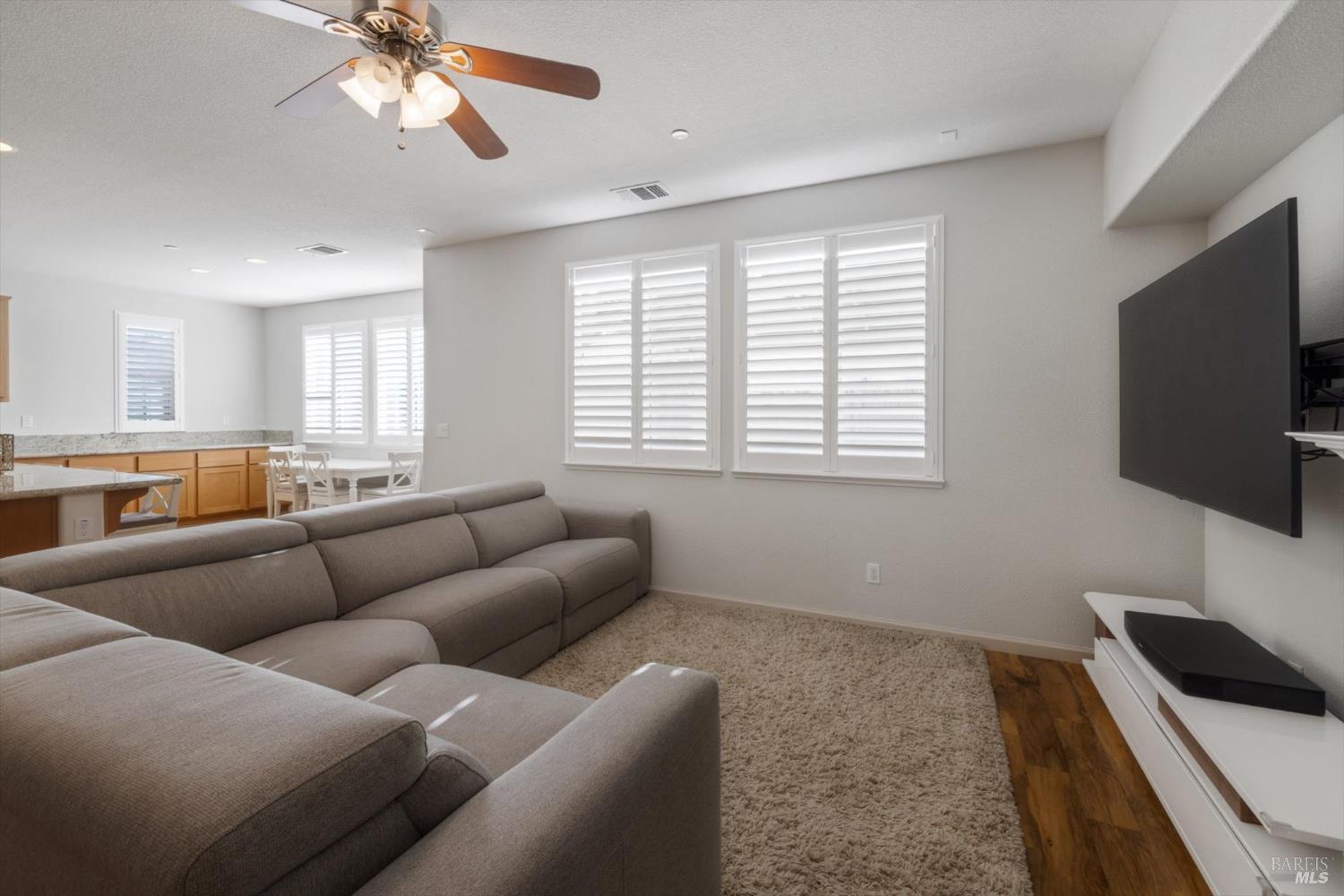 Detail Gallery Image 8 of 63 For 5294 Gramercy Cir, Fairfield,  CA 94533 - 5 Beds | 3/1 Baths