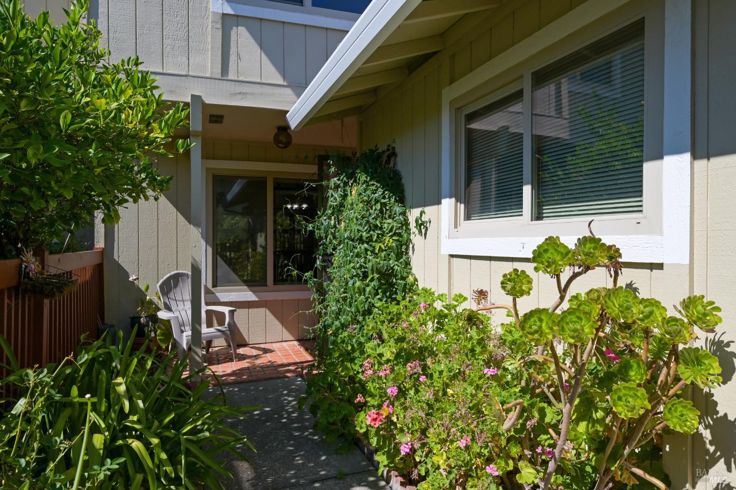 Detail Gallery Image 3 of 32 For 55 Salvatore Dr, Novato,  CA 94949 - 3 Beds | 2/1 Baths