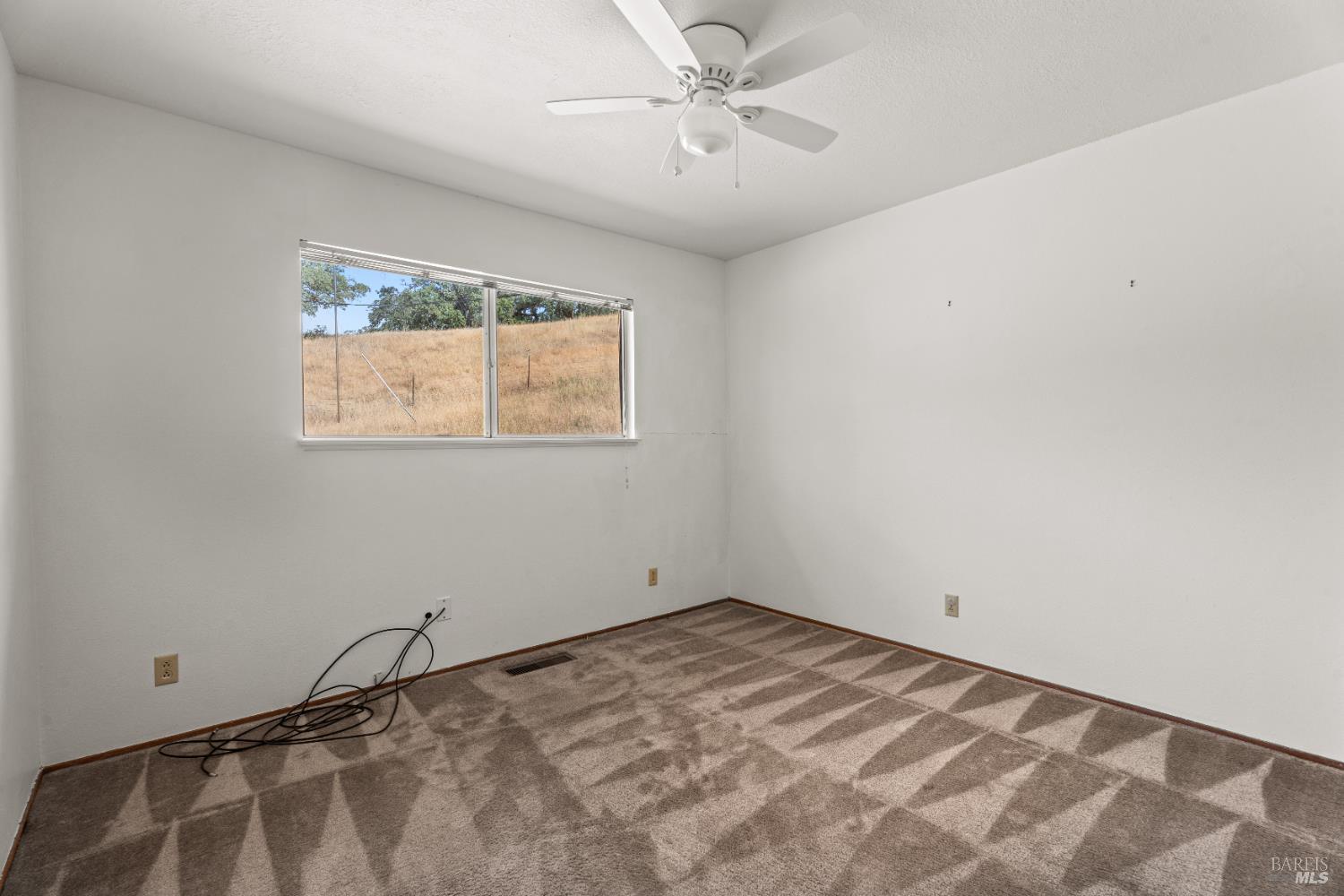 Detail Gallery Image 14 of 32 For 18201 S Highway 101 Unkn, Hopland,  CA 95449 - 3 Beds | 2/1 Baths