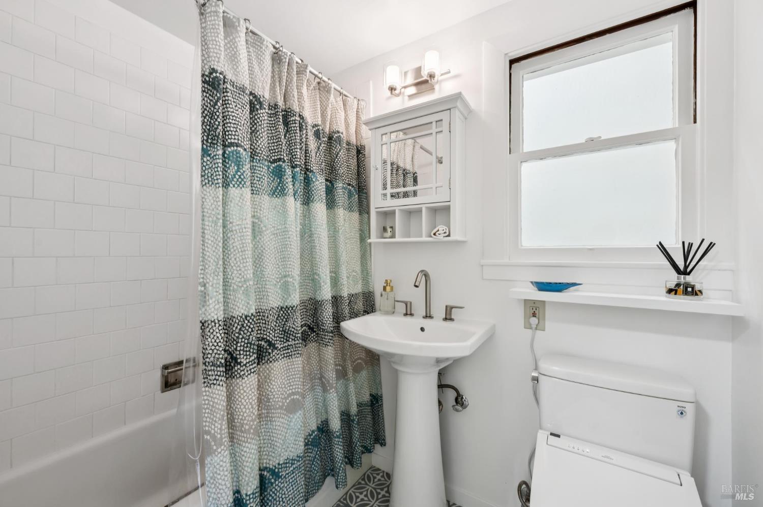 Detail Gallery Image 30 of 36 For 144 Melville Ave, San Anselmo,  CA 94960 - 3 Beds | 3 Baths