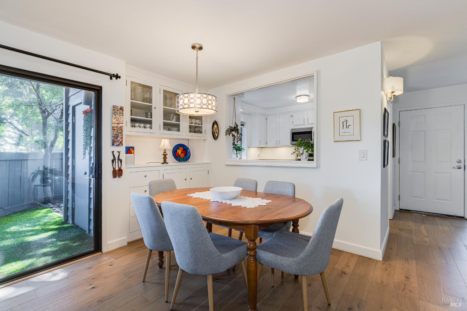 Detail Gallery Image 9 of 34 For 62 Cypress Pl, Sausalito,  CA 94965 - 2 Beds | 2 Baths