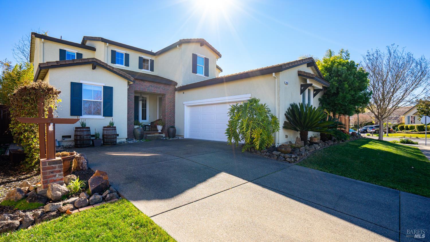 Detail Gallery Image 2 of 43 For 8414 Stomper Dr, Windsor,  CA 95492 - 4 Beds | 3 Baths