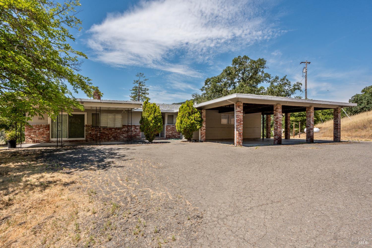 Detail Gallery Image 2 of 32 For 18201 S Highway 101 Unkn, Hopland,  CA 95449 - 3 Beds | 2/1 Baths