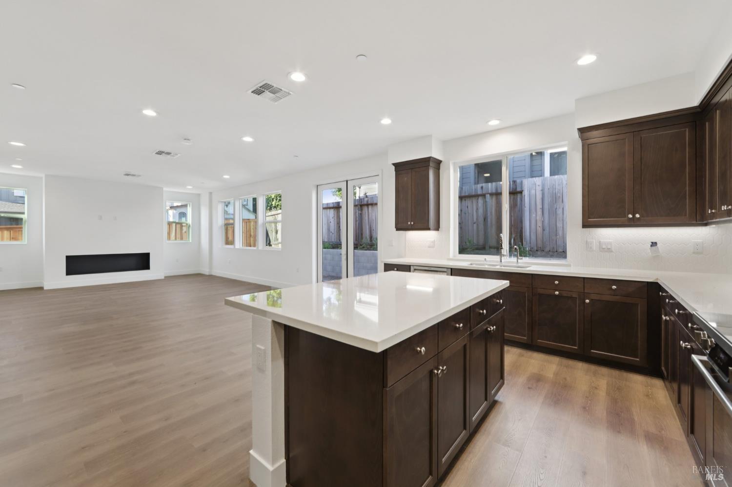 Detail Gallery Image 13 of 40 For 1576 Claritin St, Santa Rosa,  CA 95403 - 4 Beds | 4 Baths