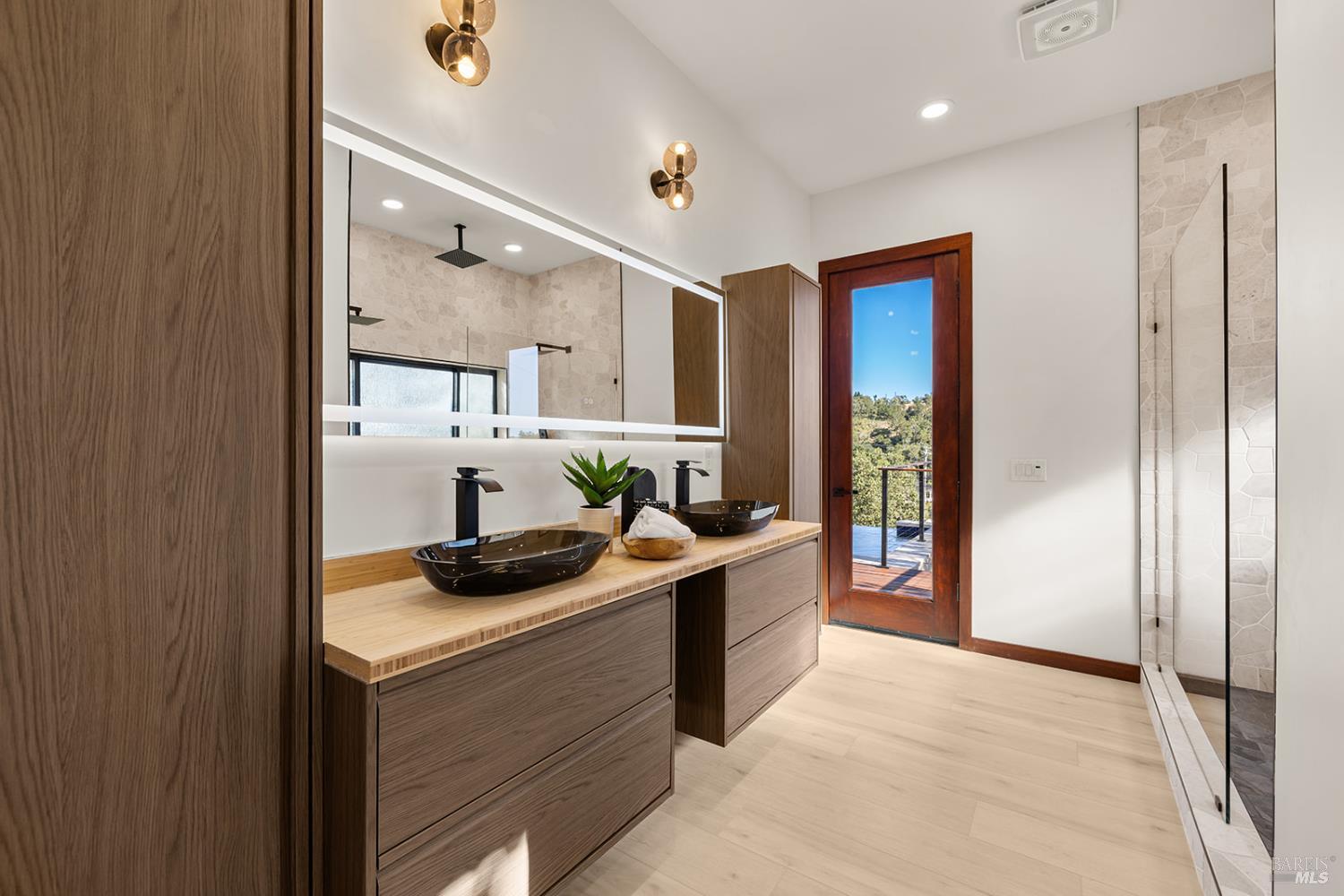 Detail Gallery Image 51 of 93 For 5044 Linda Ln, Santa Rosa,  CA 95404 - 3 Beds | 3/1 Baths