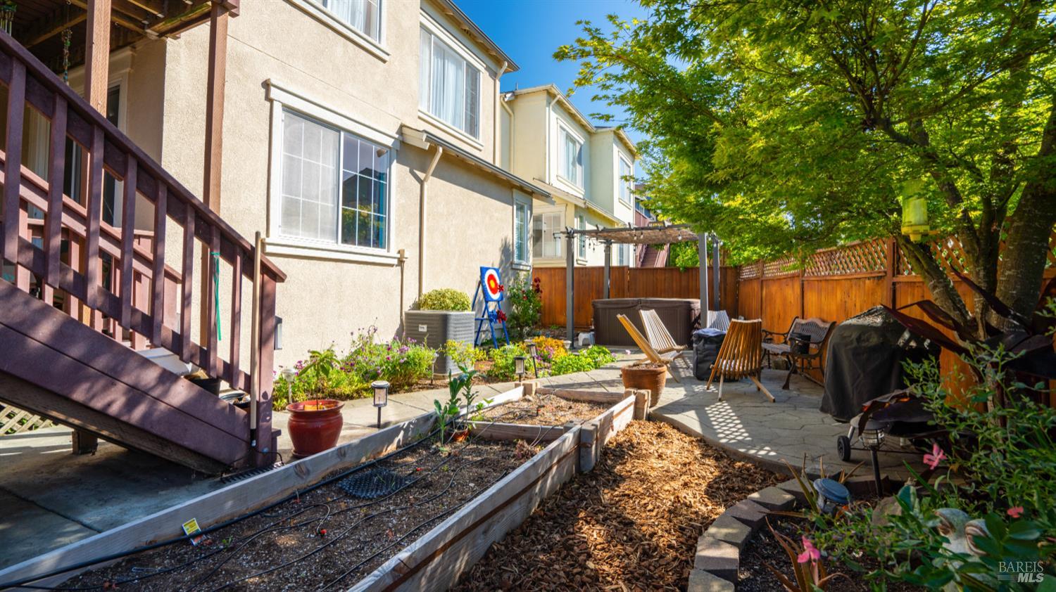 Detail Gallery Image 39 of 49 For 2011 Bellaterra Ct, Santa Rosa,  CA 95404 - 4 Beds | 3 Baths