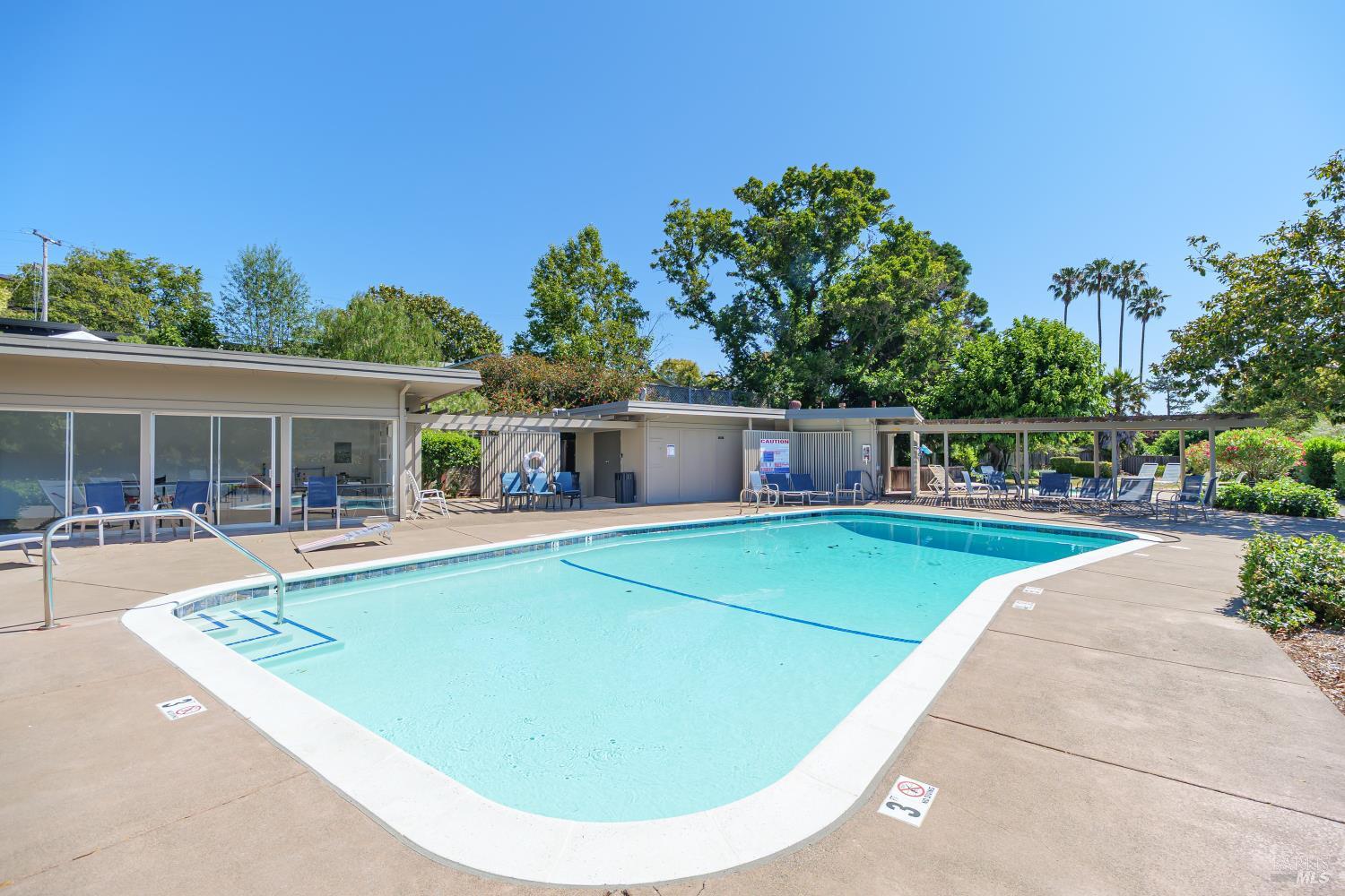 Detail Gallery Image 27 of 38 For 22 Redwood Ave, Corte Madera,  CA 94925 - 3 Beds | 2 Baths