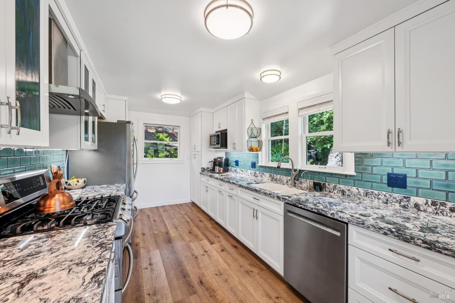 Detail Gallery Image 11 of 36 For 144 Melville Ave, San Anselmo,  CA 94960 - 3 Beds | 3 Baths