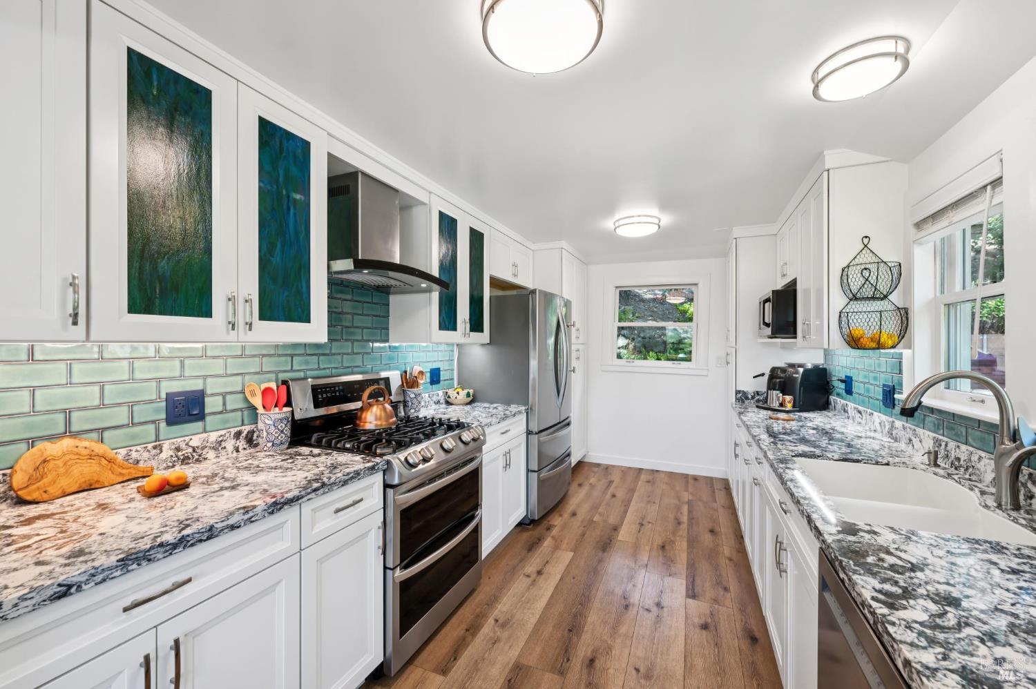 Detail Gallery Image 12 of 36 For 144 Melville Ave, San Anselmo,  CA 94960 - 3 Beds | 3 Baths