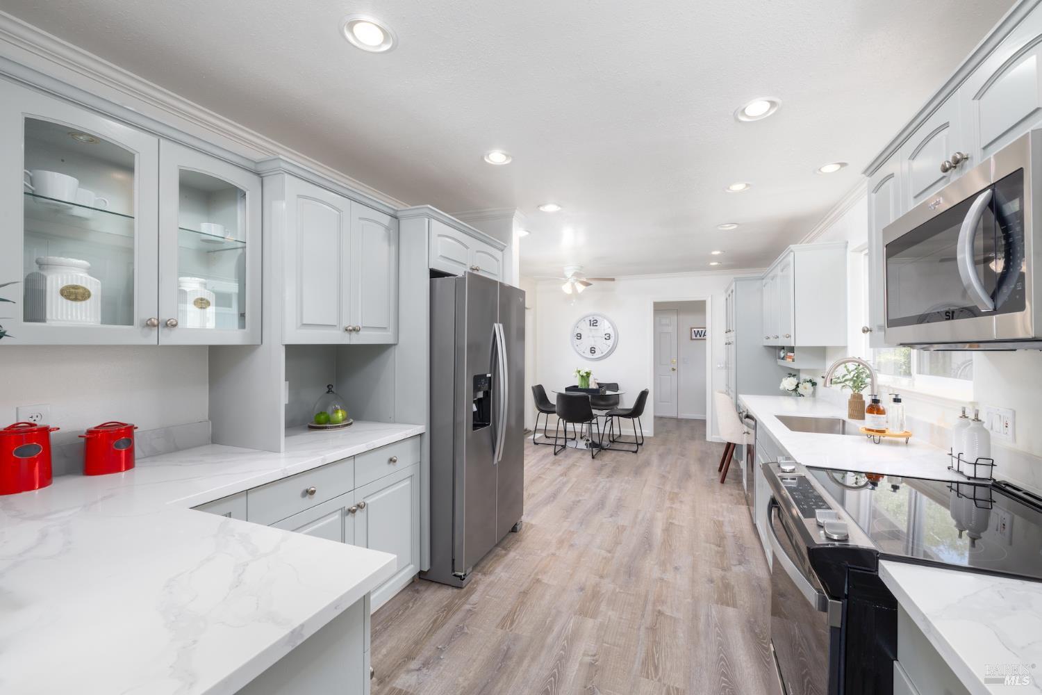 Detail Gallery Image 18 of 32 For 137 Valley Lakes Dr, Santa Rosa,  CA 95409 - 3 Beds | 2 Baths