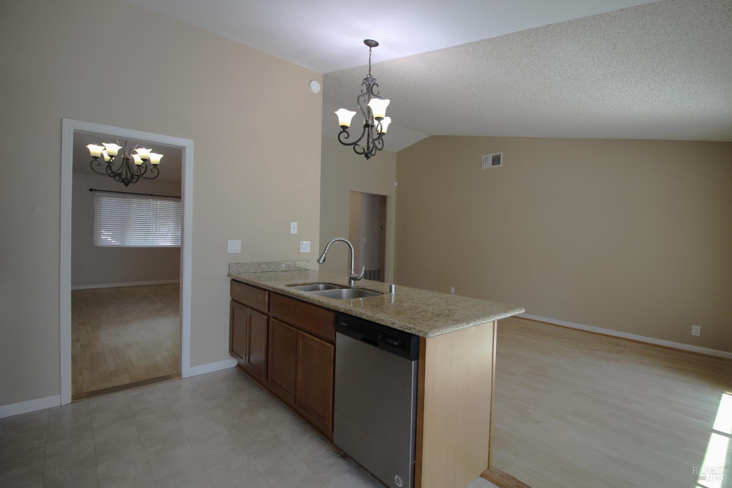 Detail Gallery Image 8 of 24 For 619 Barnacle Way, Suisun City,  CA 94585 - 3 Beds | 2 Baths