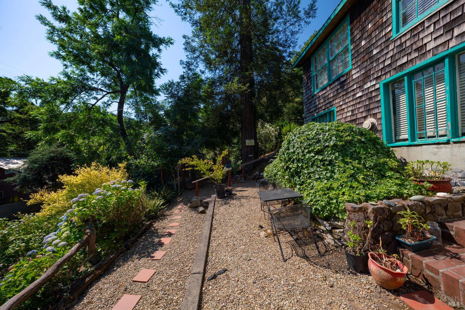 Detail Gallery Image 3 of 26 For 2693 S Fitch Mountain Rd, Healdsburg,  CA 95448 - 4 Beds | 3 Baths