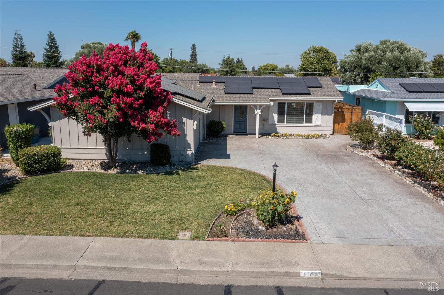 Detail Gallery Image 6 of 33 For 178 Mckinley Cir, Vacaville,  CA 95687 - 2 Beds | 2 Baths