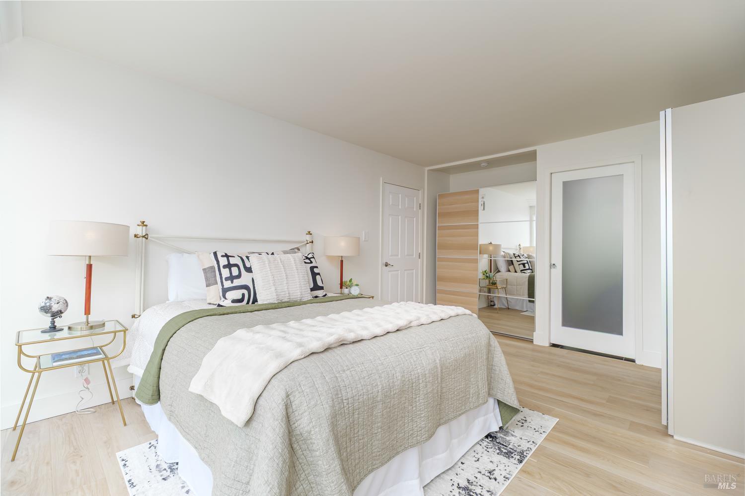 Detail Gallery Image 10 of 29 For 4221 Shelter Bay Ave, Mill Valley,  CA 94941 - 2 Beds | 2 Baths
