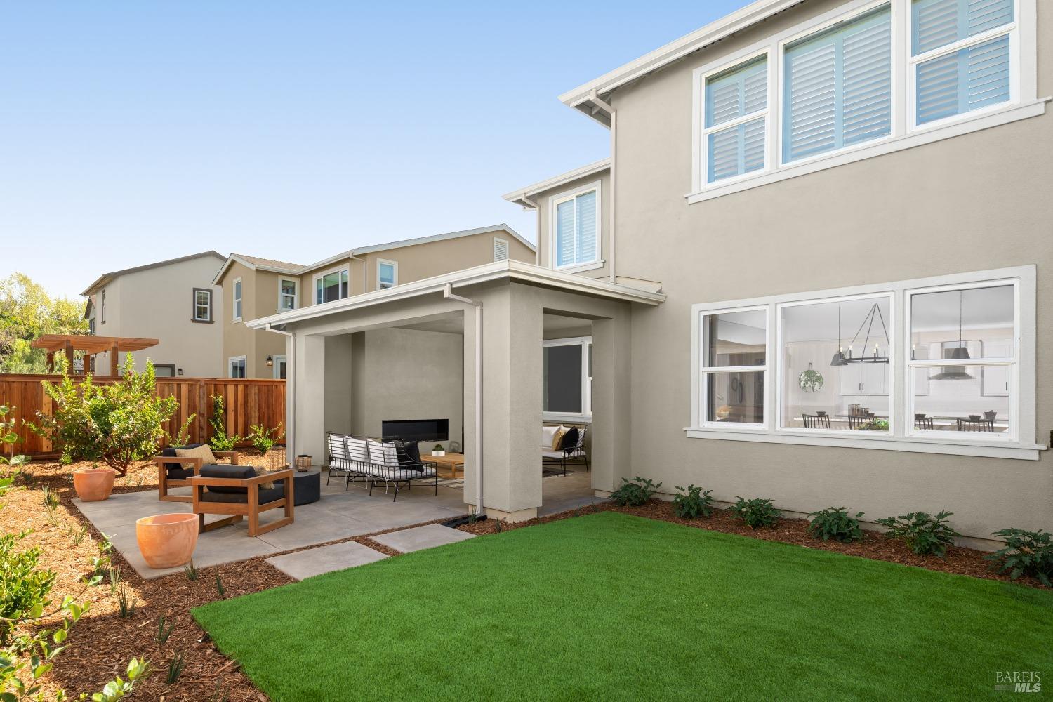 Detail Gallery Image 7 of 7 For 2543 Courtney Ave, Santa Rosa,  CA 95403 - 3 Beds | 3 Baths
