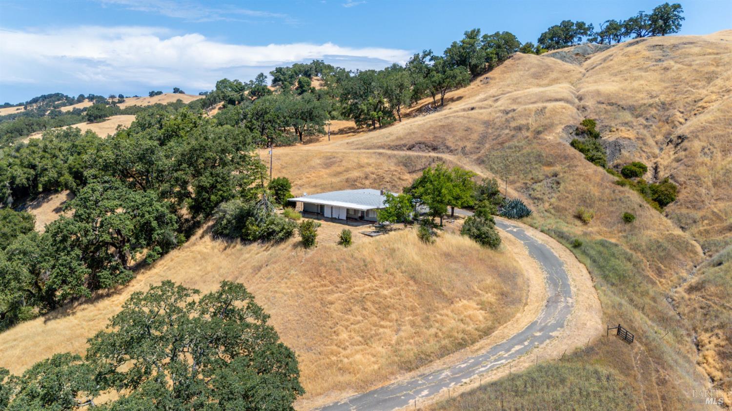 Detail Gallery Image 30 of 32 For 18201 S Highway 101 Unkn, Hopland,  CA 95449 - 3 Beds | 2/1 Baths