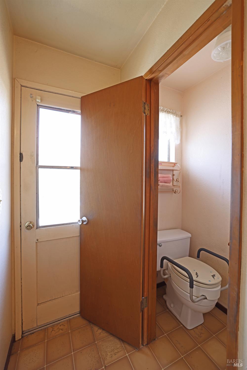Detail Gallery Image 7 of 17 For 235 Trinity Ct, Rio Vista,  CA 94571 - 3 Beds | 1/1 Baths
