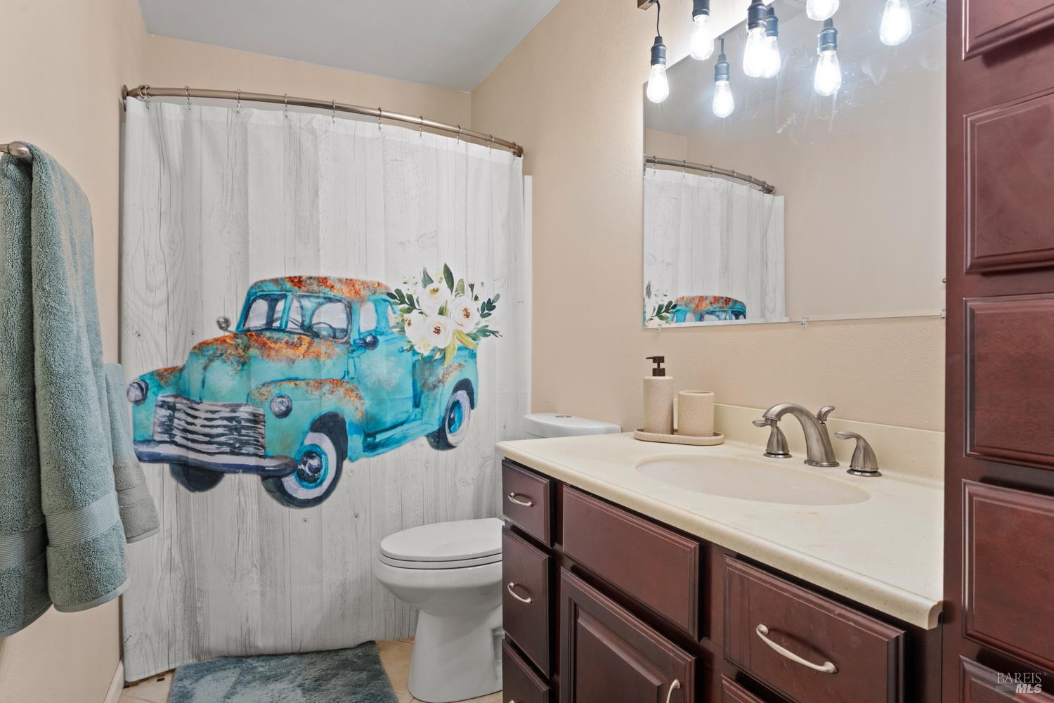 Detail Gallery Image 22 of 35 For 8621 Uva Dr, Redwood Valley,  CA 95470 - 3 Beds | 3 Baths