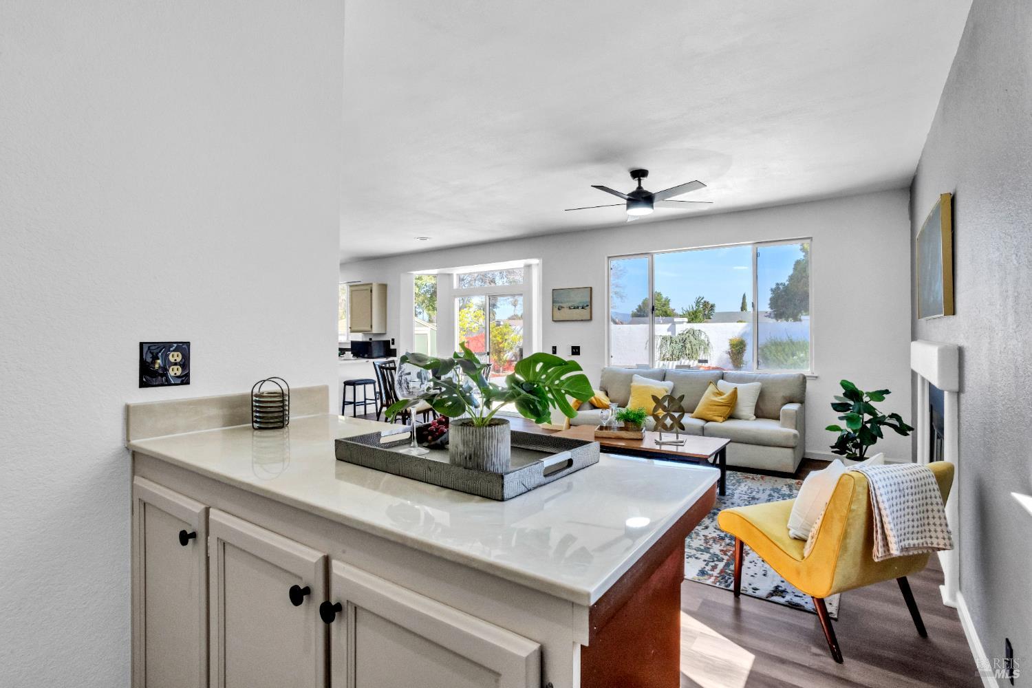 Detail Gallery Image 18 of 35 For 1042 Armsby Way, Suisun City,  CA 94585 - 3 Beds | 2/1 Baths