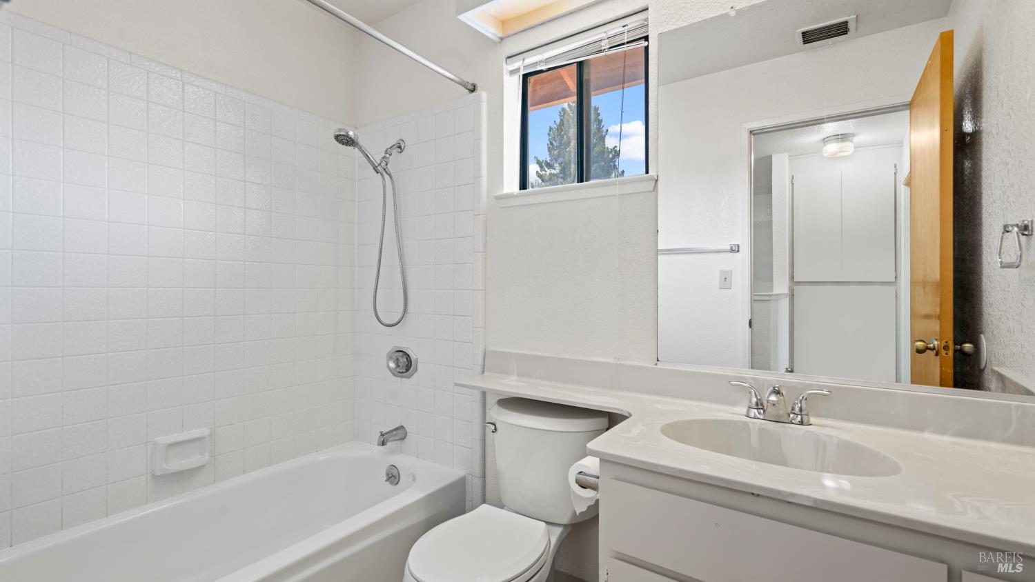 Detail Gallery Image 30 of 39 For 231 Park Ln, Vacaville,  CA 95687 - 3 Beds | 2/1 Baths