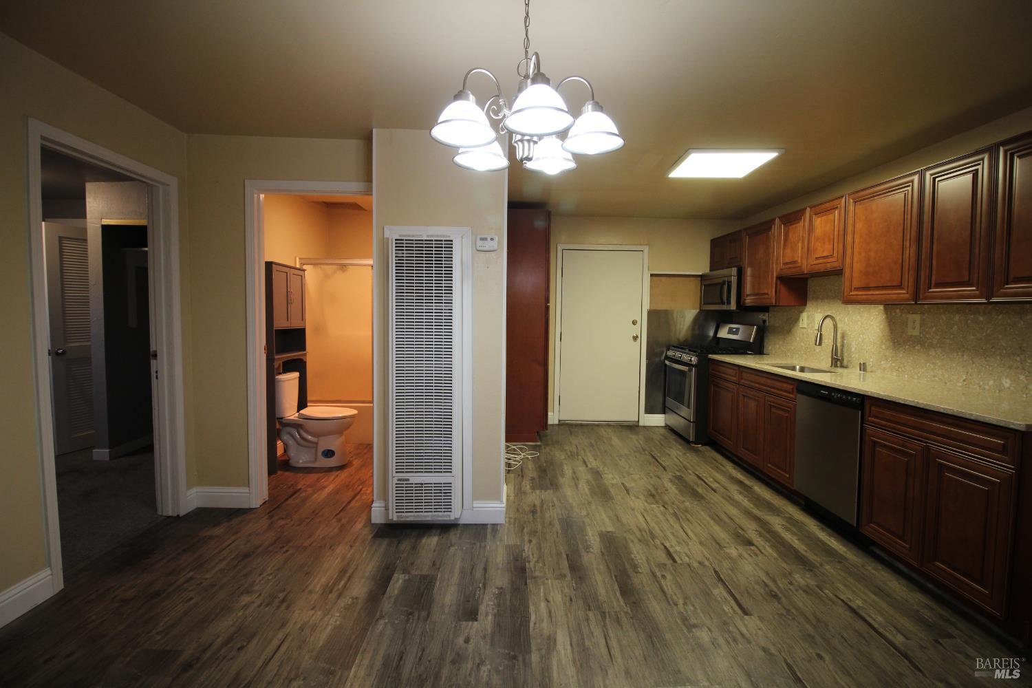 Detail Gallery Image 8 of 26 For 206 Woodrow Ave, Vallejo,  CA 94591 - 3 Beds | 2 Baths