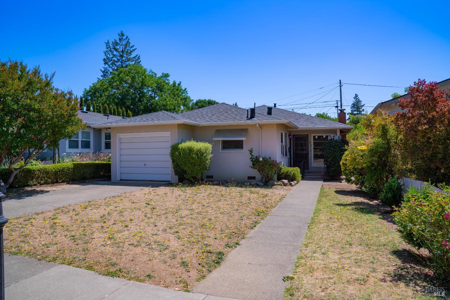 Detail Gallery Image 1 of 1 For 712 Johnson St, Healdsburg,  CA 95448 - 3 Beds | 1 Baths