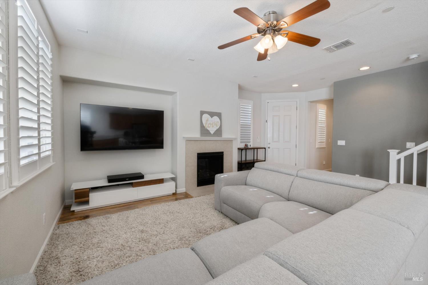 Detail Gallery Image 6 of 63 For 5294 Gramercy Cir, Fairfield,  CA 94533 - 5 Beds | 3/1 Baths