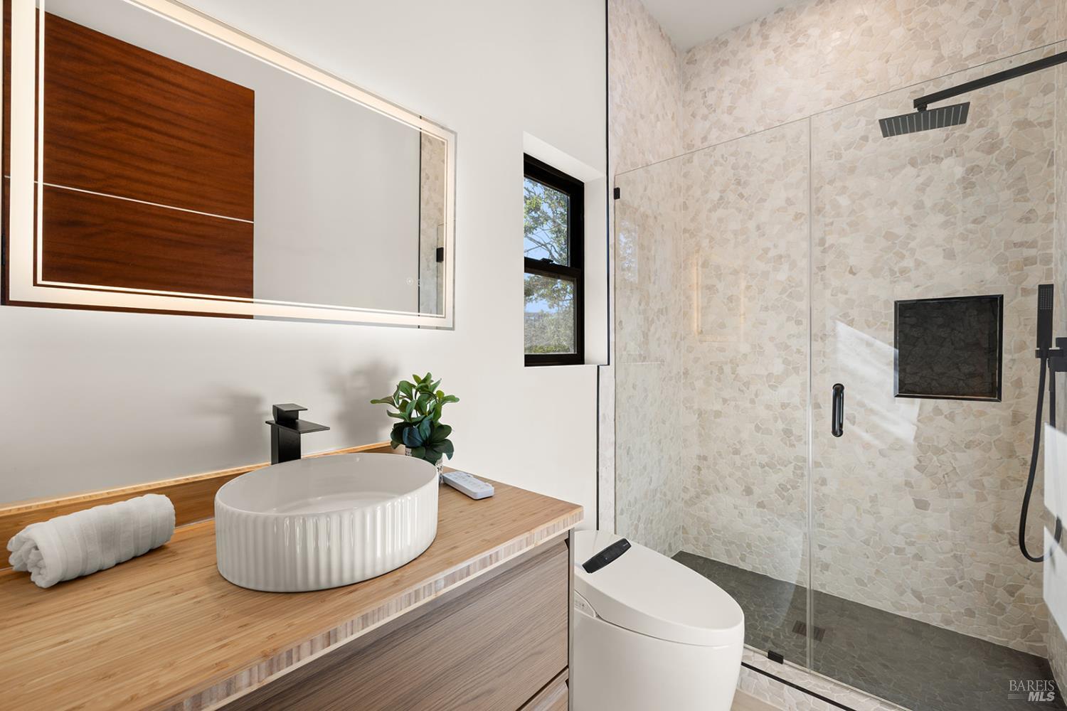 Detail Gallery Image 44 of 93 For 5044 Linda Ln, Santa Rosa,  CA 95404 - 3 Beds | 3/1 Baths