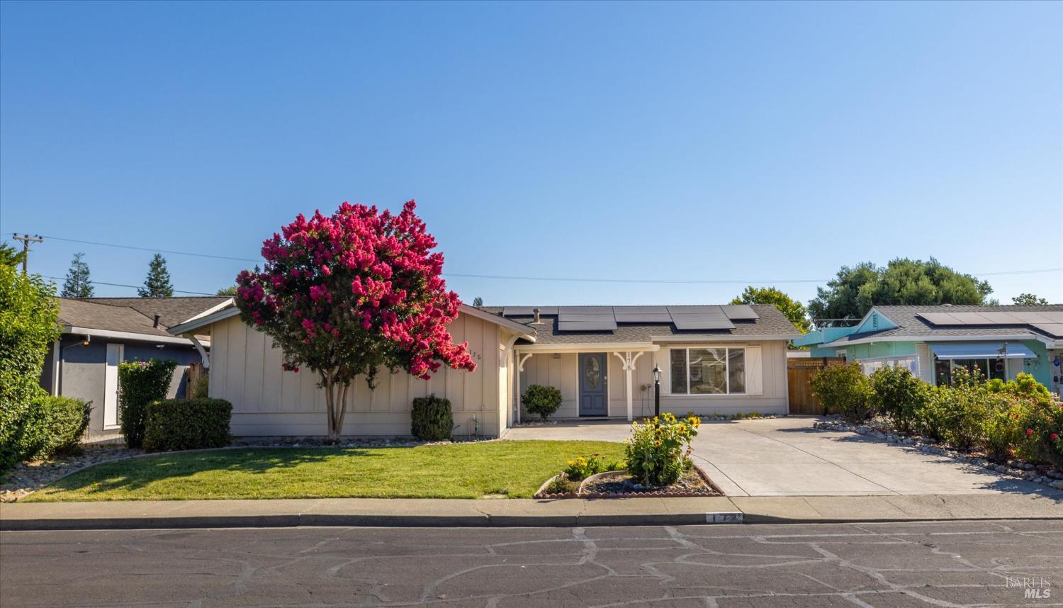 Detail Gallery Image 2 of 33 For 178 Mckinley Cir, Vacaville,  CA 95687 - 2 Beds | 2 Baths