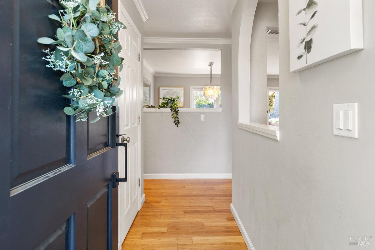 Detail Gallery Image 3 of 32 For 10 Margory Ct, Novato,  CA 94947 - 3 Beds | 2 Baths