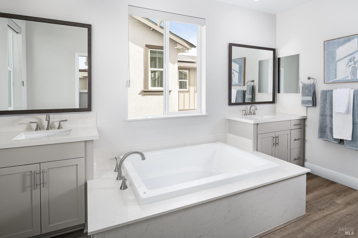 Detail Gallery Image 4 of 6 For 1544 Claritin St, Santa Rosa,  CA 95403 - 3 Beds | 2/1 Baths