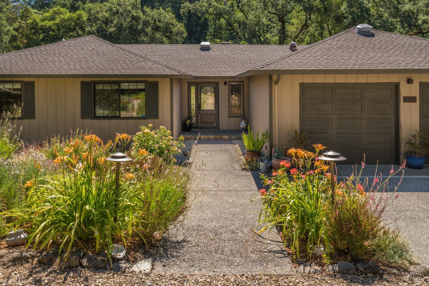 Detail Gallery Image 6 of 64 For 14856 Chalk Hill Rd, Healdsburg,  CA 95448 - 3 Beds | 2/1 Baths