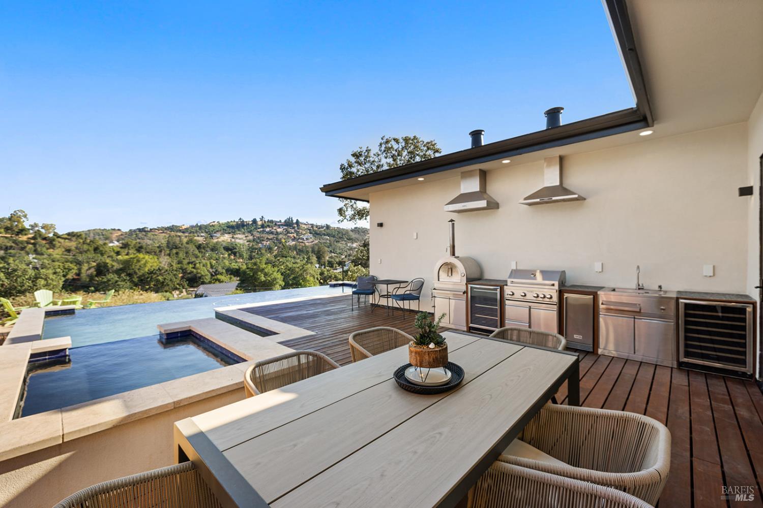 Detail Gallery Image 57 of 93 For 5044 Linda Ln, Santa Rosa,  CA 95404 - 3 Beds | 3/1 Baths
