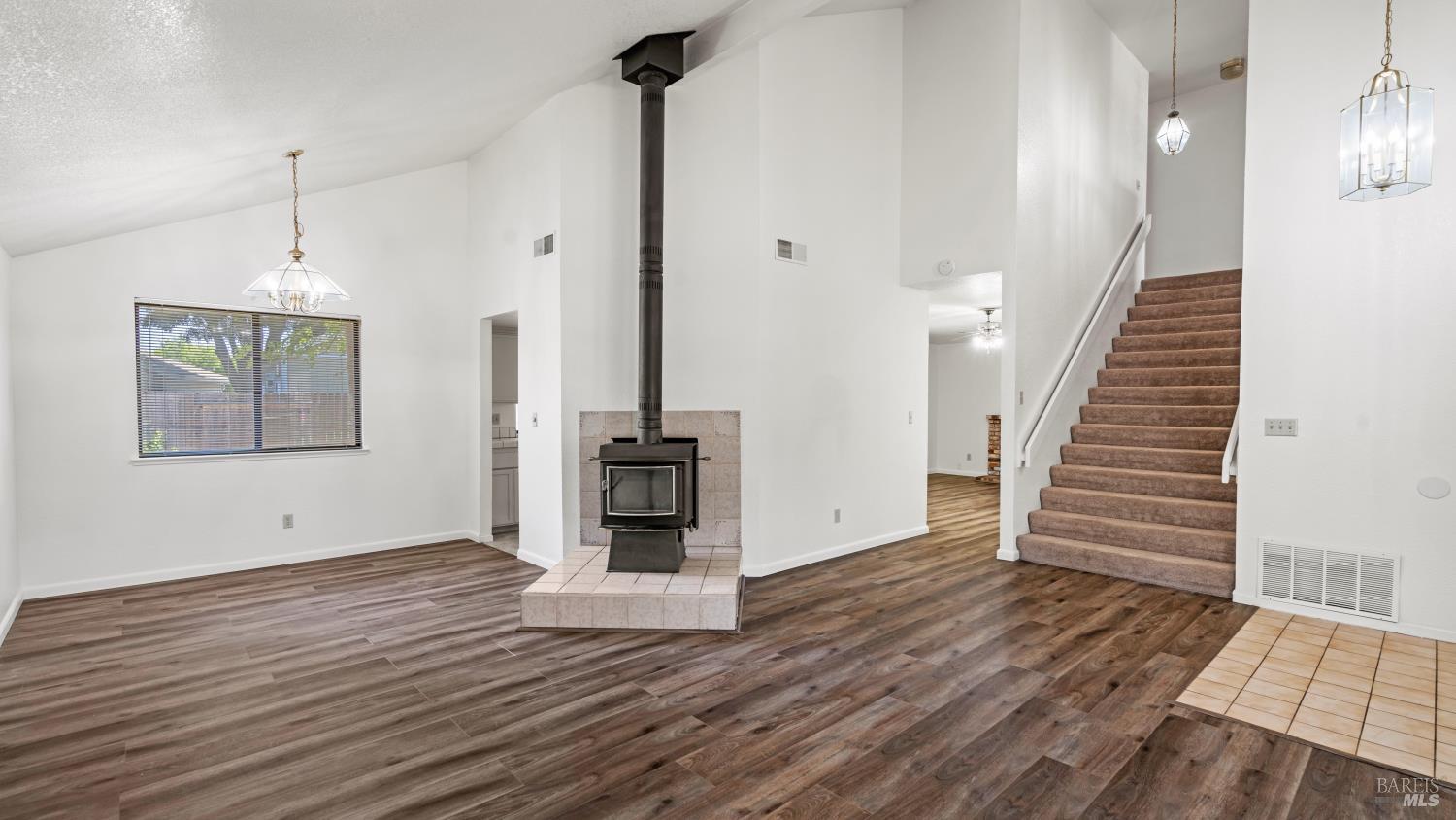 Detail Gallery Image 7 of 39 For 231 Park Ln, Vacaville,  CA 95687 - 3 Beds | 2/1 Baths