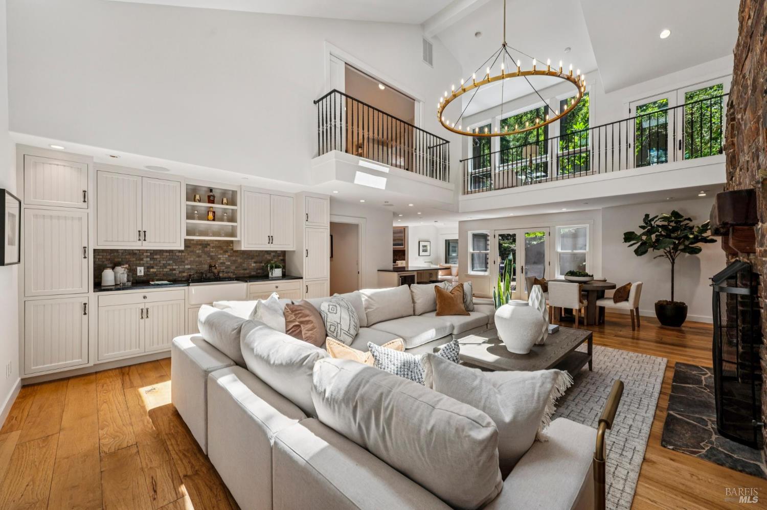 Detail Gallery Image 4 of 30 For 70 Westwood Dr, Kentfield,  CA 94904 - 5 Beds | 4/1 Baths