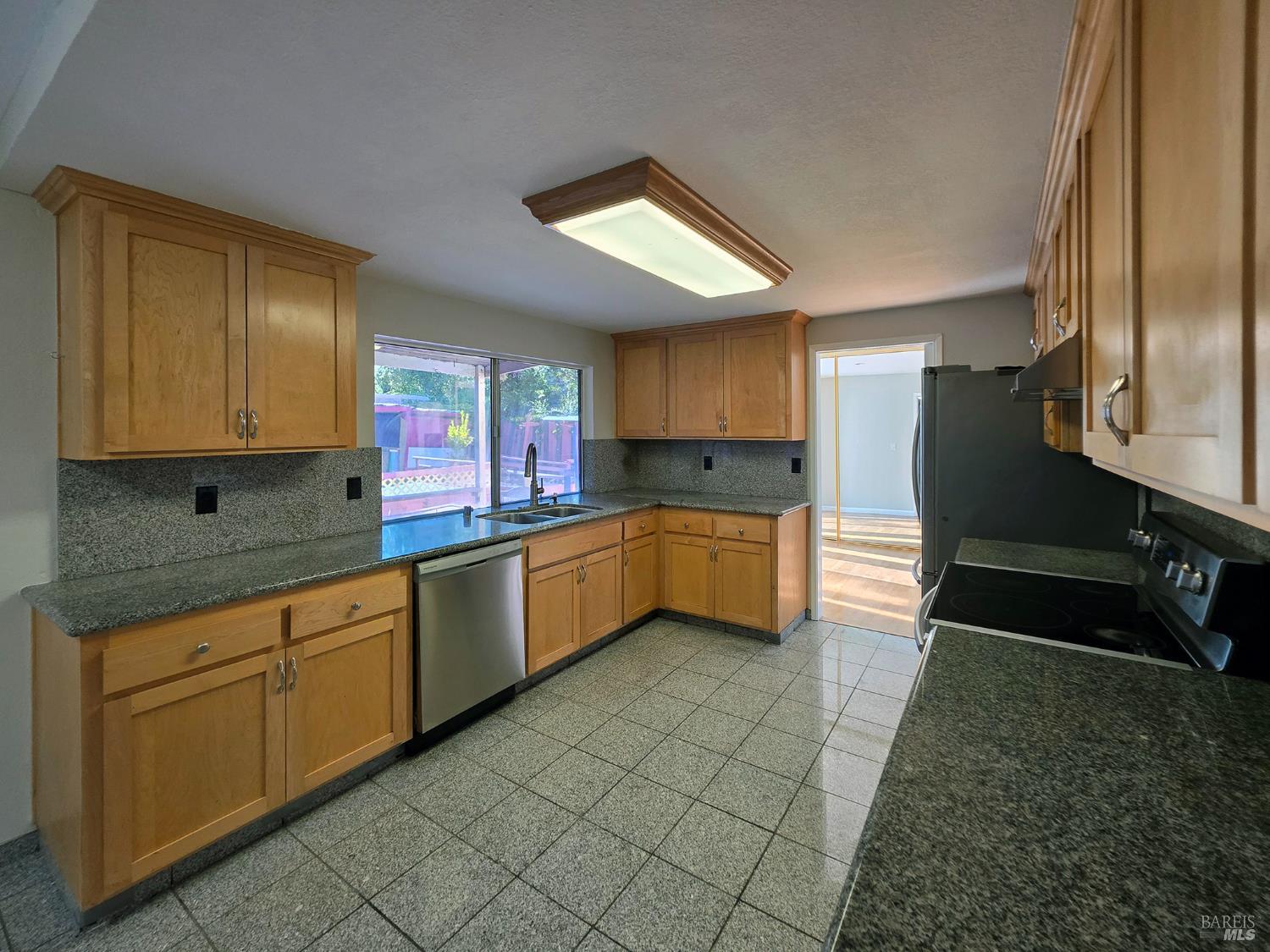 Detail Gallery Image 10 of 27 For 1379 Shea Ter, Vallejo,  CA 94591 - 4 Beds | 2/1 Baths