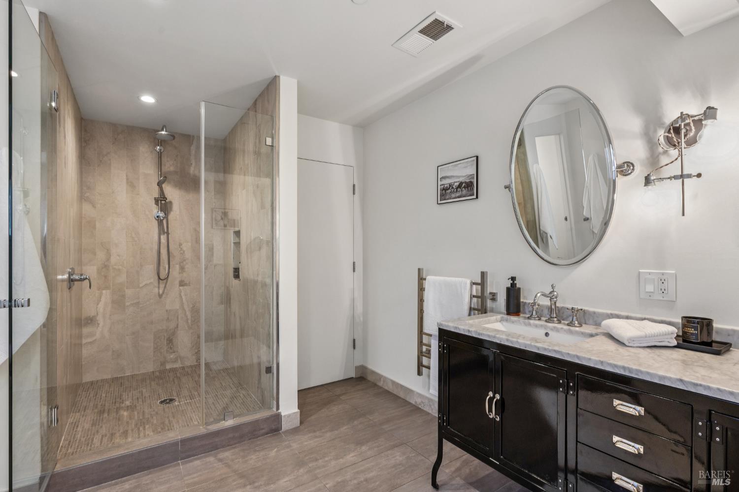 Detail Gallery Image 13 of 24 For 17 Juno Rd, Tiburon,  CA 94920 - 3 Beds | 3 Baths