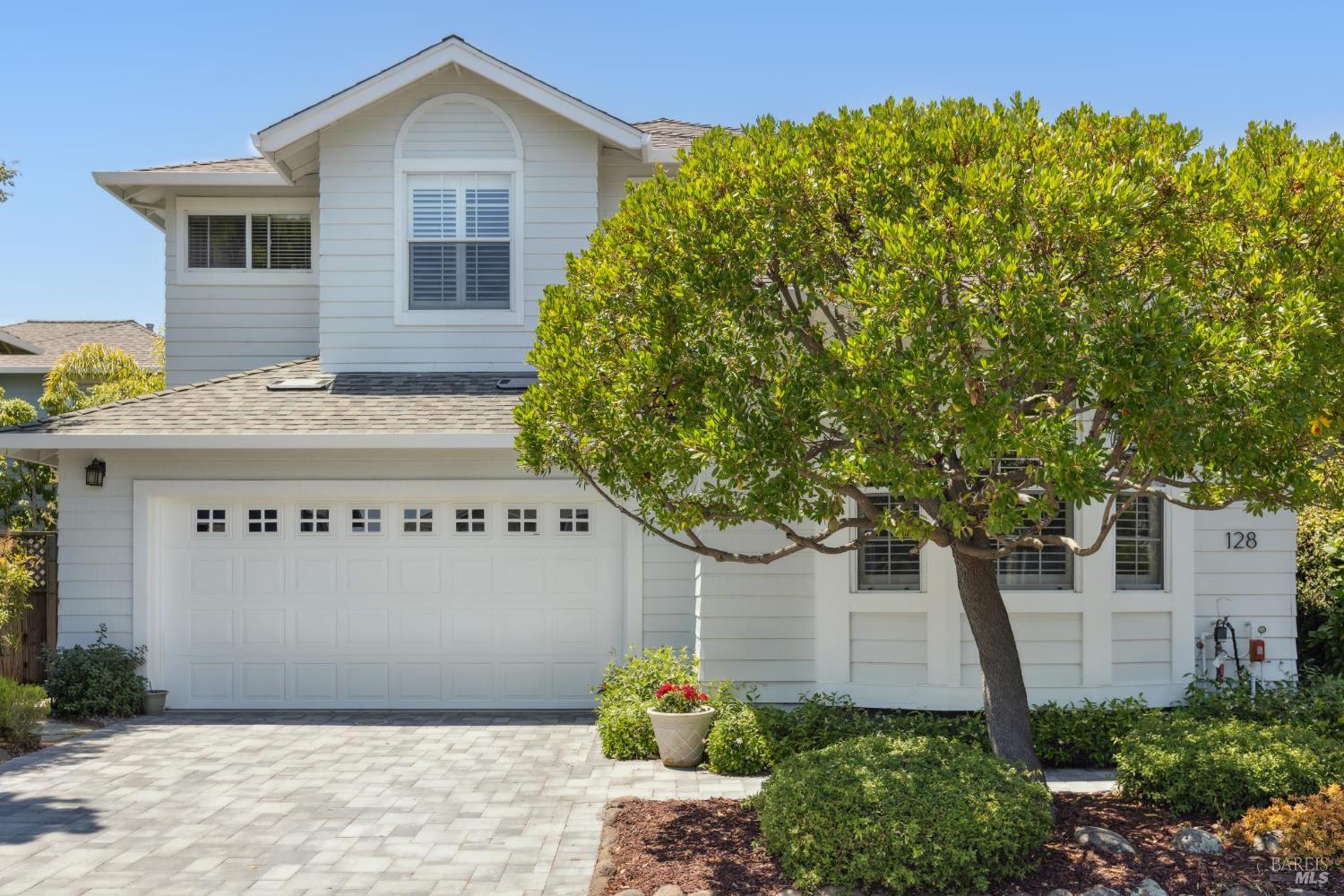 Detail Gallery Image 2 of 38 For 128 Baypoint Dr, San Rafael,  CA 94901 - 3 Beds | 2/1 Baths