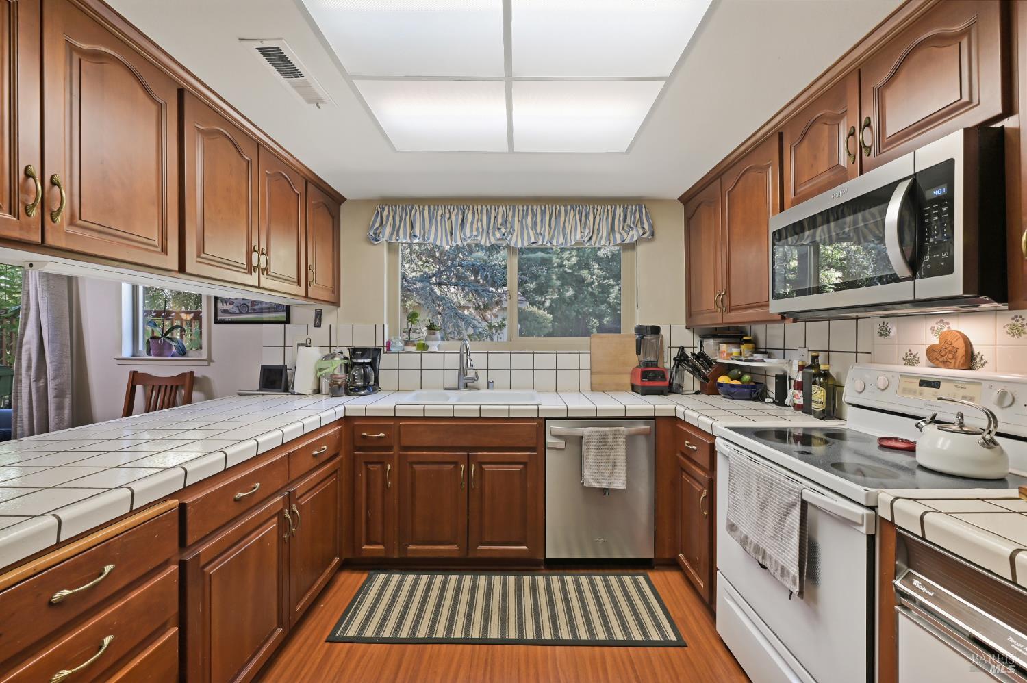 Detail Gallery Image 10 of 32 For 55 Salvatore Dr, Novato,  CA 94949 - 3 Beds | 2/1 Baths