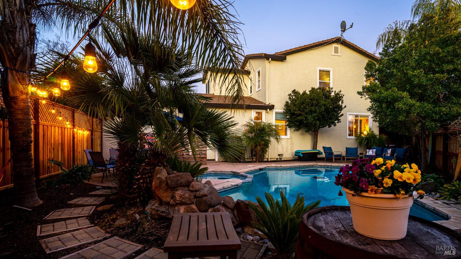 Detail Gallery Image 36 of 43 For 8414 Stomper Dr, Windsor,  CA 95492 - 4 Beds | 3 Baths