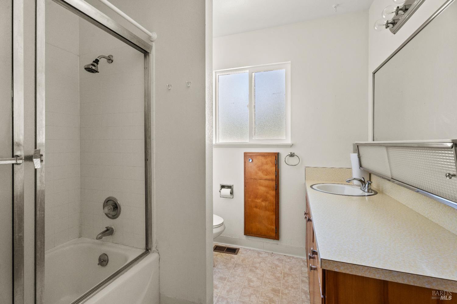 Detail Gallery Image 15 of 32 For 18201 S Highway 101 Unkn, Hopland,  CA 95449 - 3 Beds | 2/1 Baths