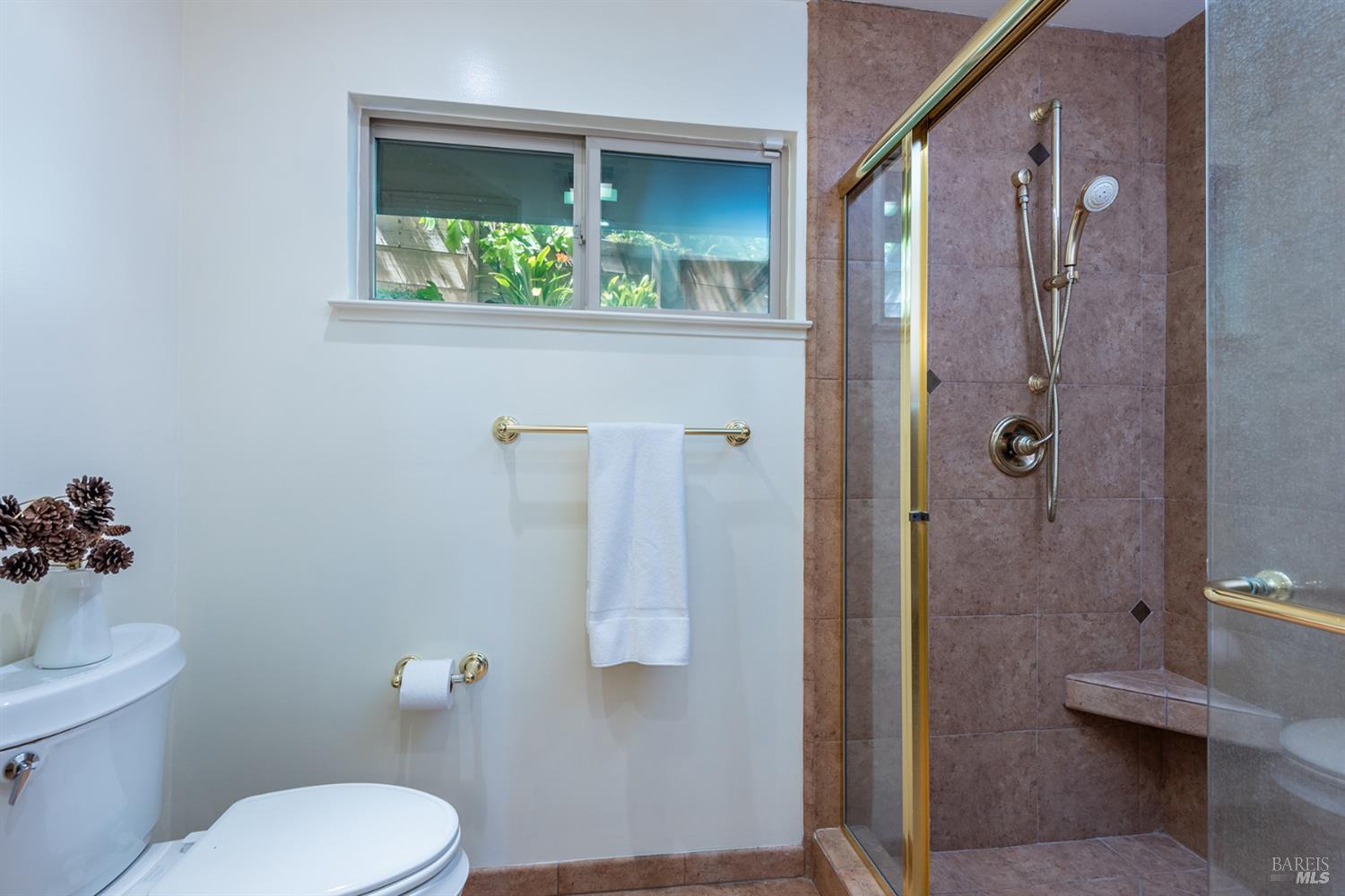 Detail Gallery Image 10 of 25 For 50 Palomino Cir, Novato,  CA 94947 - 3 Beds | 2/1 Baths