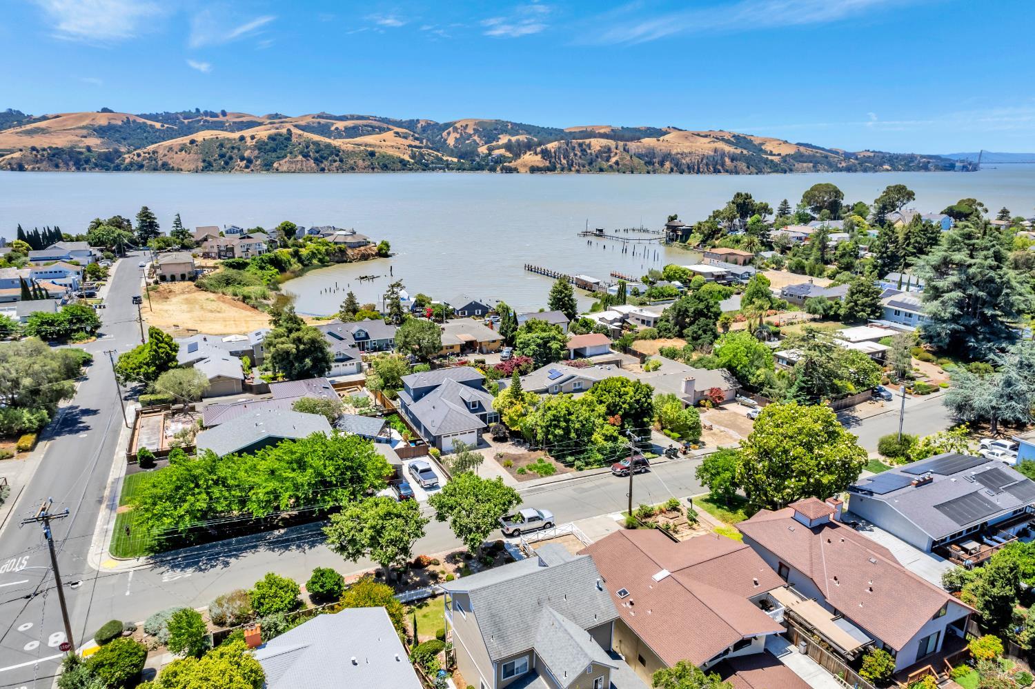 Detail Gallery Image 66 of 71 For 602 W K St, Benicia,  CA 94510 - – Beds | – Baths