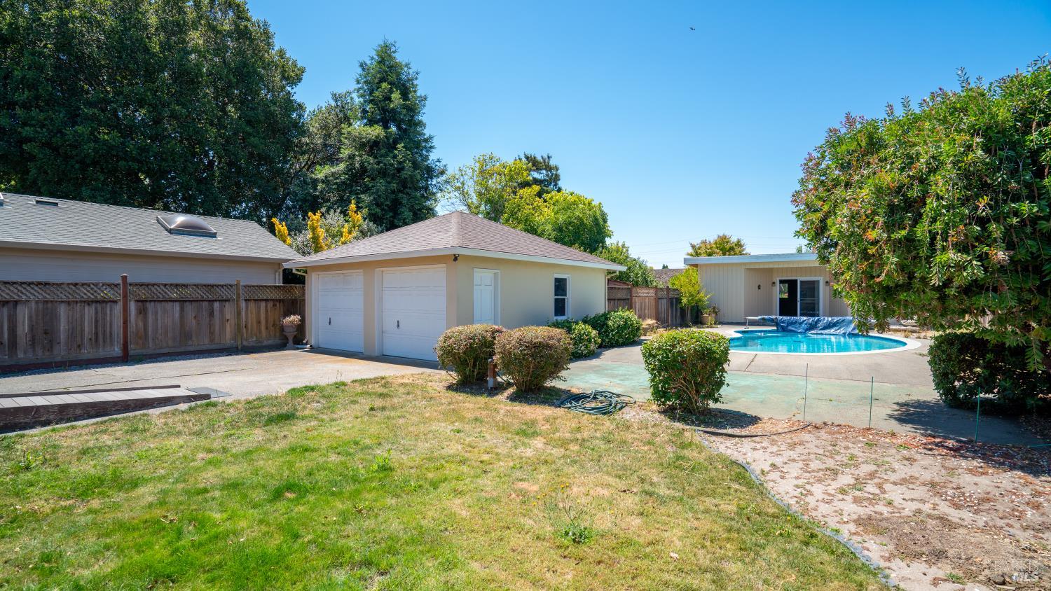 Detail Gallery Image 24 of 31 For 114 Edith St, Petaluma,  CA 94952 - 3 Beds | 2/1 Baths
