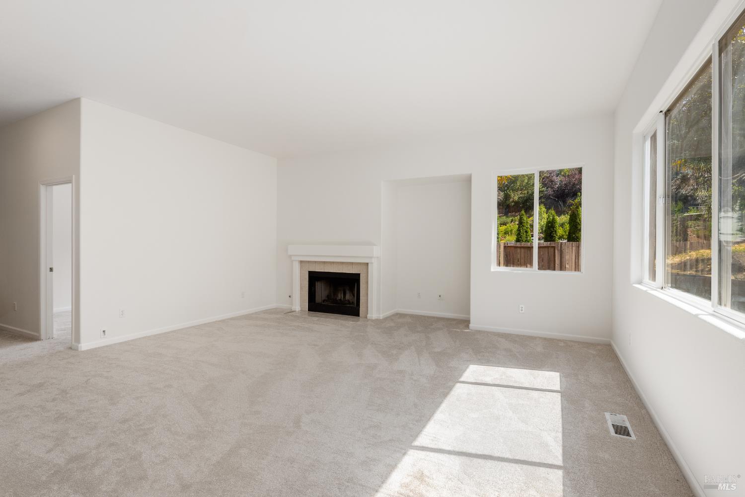 Detail Gallery Image 10 of 36 For 5795 Desoto Dr, Santa Rosa,  CA 95409 - 4 Beds | 3 Baths