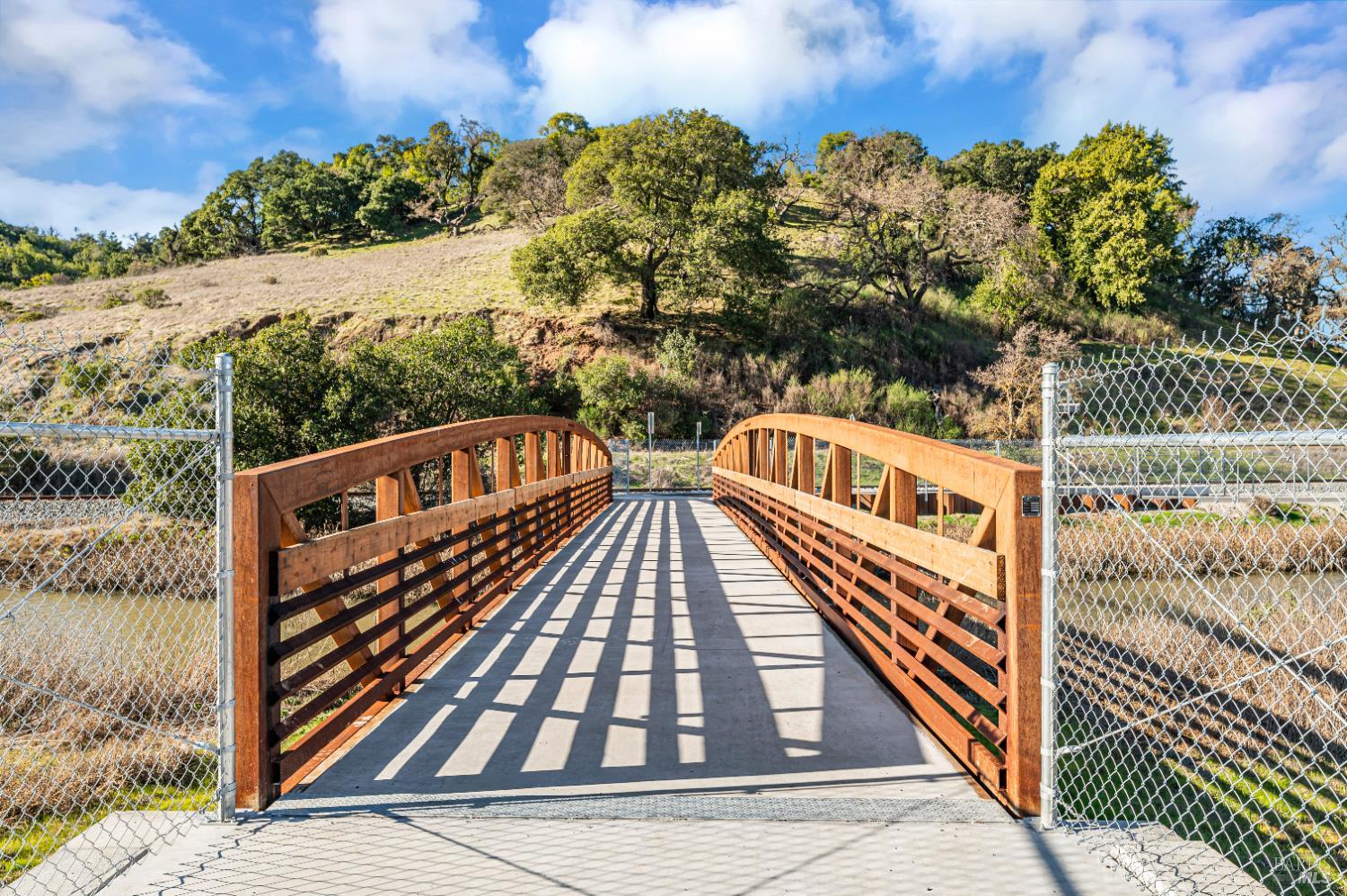 Detail Gallery Image 34 of 44 For 45 Mariners Cir, San Rafael,  CA 94903 - 3 Beds | 2 Baths